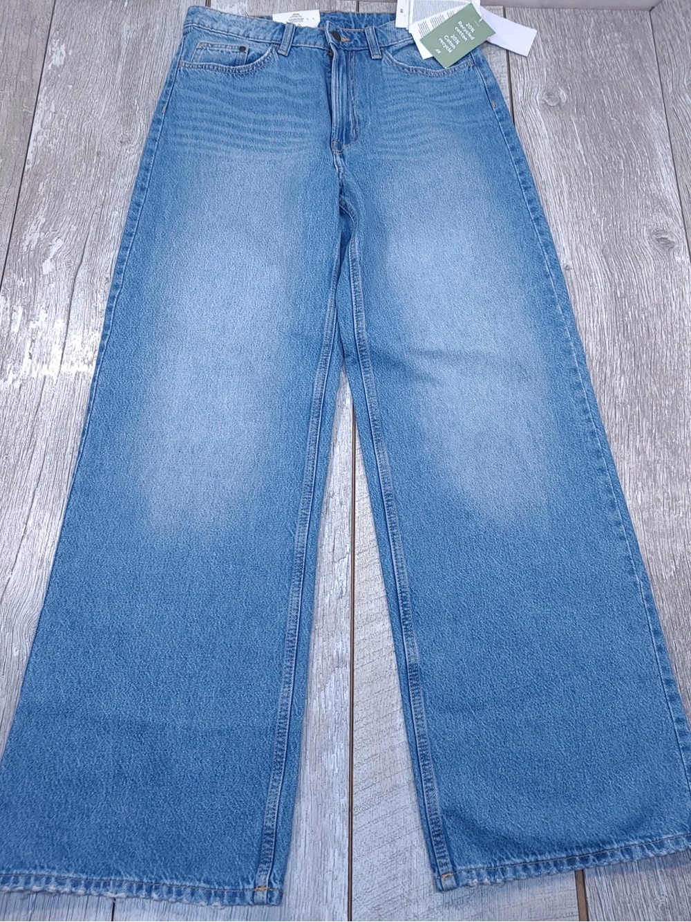 H&M women’s ultra high waist, wide leg regular fit NWT size 8 jeans